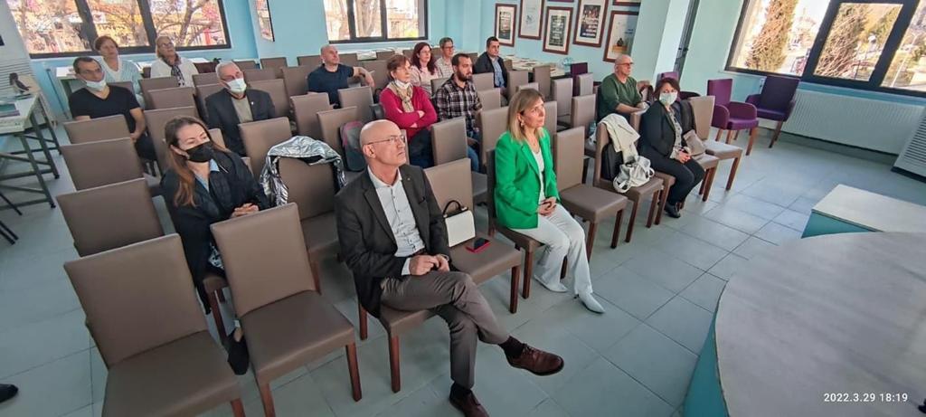 edosk22's tweet photo. Trakya Üniversitesi Biyoloji Bölümü Öğretim Üyesi Prof. Dr. Belgin ELİPEK’in sunduğu “Havadan, sudan, doğadan…” isimli panele katılan tüm katılımcılara ve değerli Hocamıza teşekkür ederiz .. https://t.co/AYhiTy4tUS