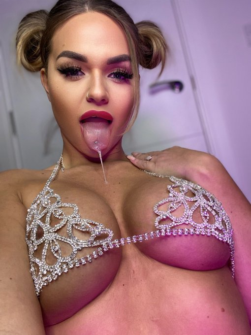 Happy 100th week to @ManOnToday #manontwitties #twittytuesday https://t.co/TCMXW9Vd5z<a class="tags" href="/tag/manontoday">@manontoday</a><a href="/tag/manontwitties"class="tags">#manontwitties</a><a href="/tag/twittytuesday"class="tags"><span>#twittytuesday</span></a>