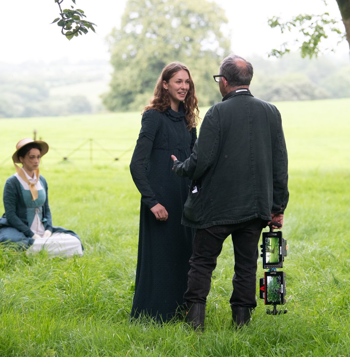 karolinawebb's tweet photo. Brilliant Charles Sturridge and his actors on #sanditon2 #rosewilliams #eloisewebb #charlottespencer #rosiegraham #chrishmarchall  @BritBox_UK @masterpiecepbs #sanditon https://t.co/qhN26ogvvH