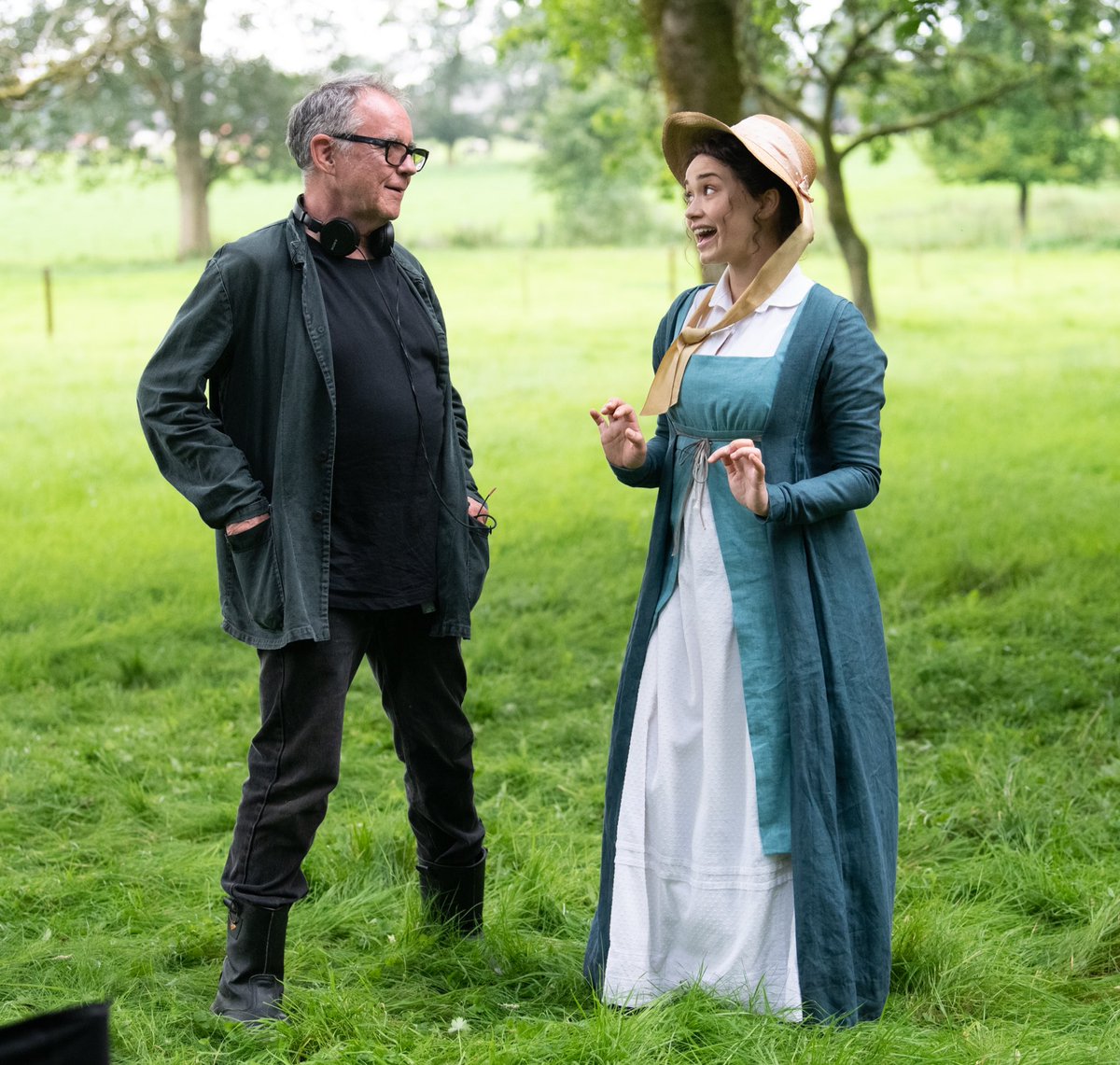 karolinawebb's tweet photo. Brilliant Charles Sturridge and his actors on #sanditon2 #rosewilliams #eloisewebb #charlottespencer #rosiegraham #chrishmarchall  @BritBox_UK @masterpiecepbs #sanditon https://t.co/qhN26ogvvH