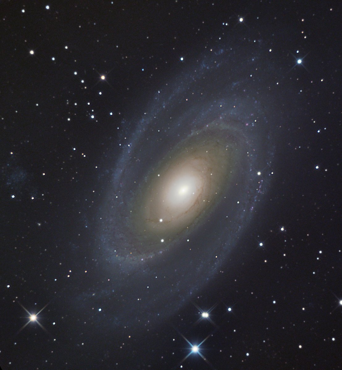 MMBurgmeijer's tweet photo. I spend 15 hours imaging a Spiral Galaxy from my city backyard. I took this around full moon so not ideal conditions but I think it came out decent! #Astrophotography #Messier81 #Astronomy #Space #Photography #deepspace #galaxy #universe https://t.co/wRjWZBMX6G