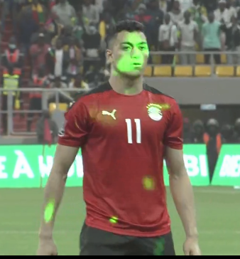 Senegal - Ägypten im Elfmeterschießen. Glaube da sitzt jemand mit nem Laserpointer im Stadion #SENEGY