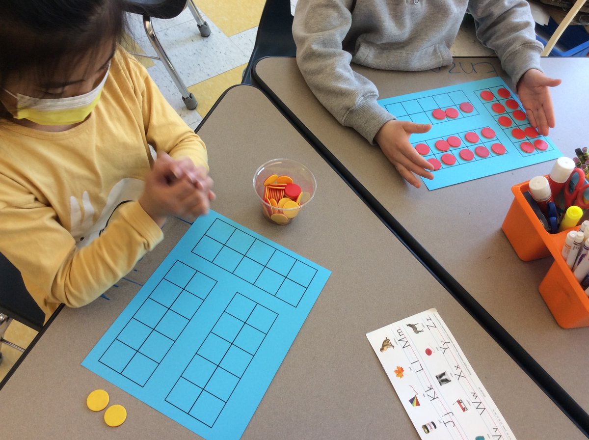 RawdingMolly's tweet photo. So much fun teaching 1st graders to play Pig today!  The cheers, the groans, the connections, the talk about numbers! Such #MathJoy! 

@MathforLove @mrsashew @Fiske109 @FiskeMath 
https://t.co/zOtfuAyFGa https://t.co/Hir261SFWo