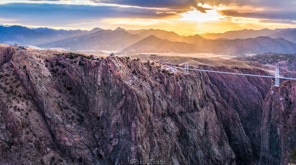 KOAARobQuirk's tweet photo. Yup, We Live Here. Sunset over the #RoyalGorge yesterday. Thanks #DanielForster. @KOAA https://t.co/E7Bn8va2yi