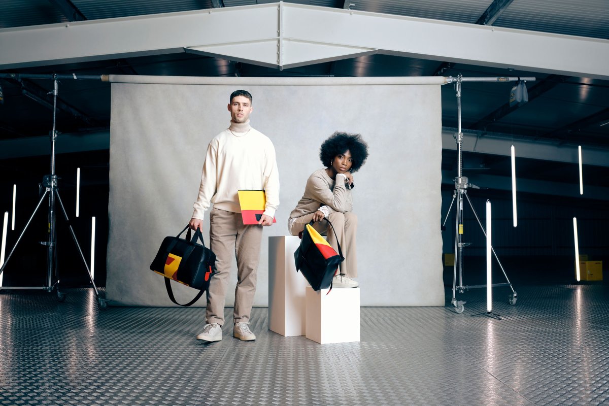 DHLUS's tweet photo. We're proud to have teamed up with @been_london to create a collection made from 100% recycled materials. Our Circuit Collection marks one step closer to our shared sustainability ambitions with @F1.
https://t.co/LNuN5iM2Sf
#AtEveryTurn #CircuitCollection #DHLF1 @DHLMotorsports https://t.co/rsGGCKoQY3