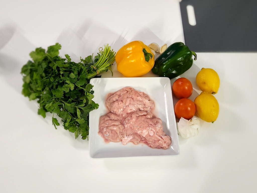 FoodFight_Co's tweet photo. Behind the scenes of The Exotic Cooking Show! You might want to THINK TWICE about this recipe. 🐮🧠
#notyomamascookin #exoticcookingshow #specialguest #foodfightco #extremefoodnetwork #whatscookin https://t.co/xHogVKrgf6