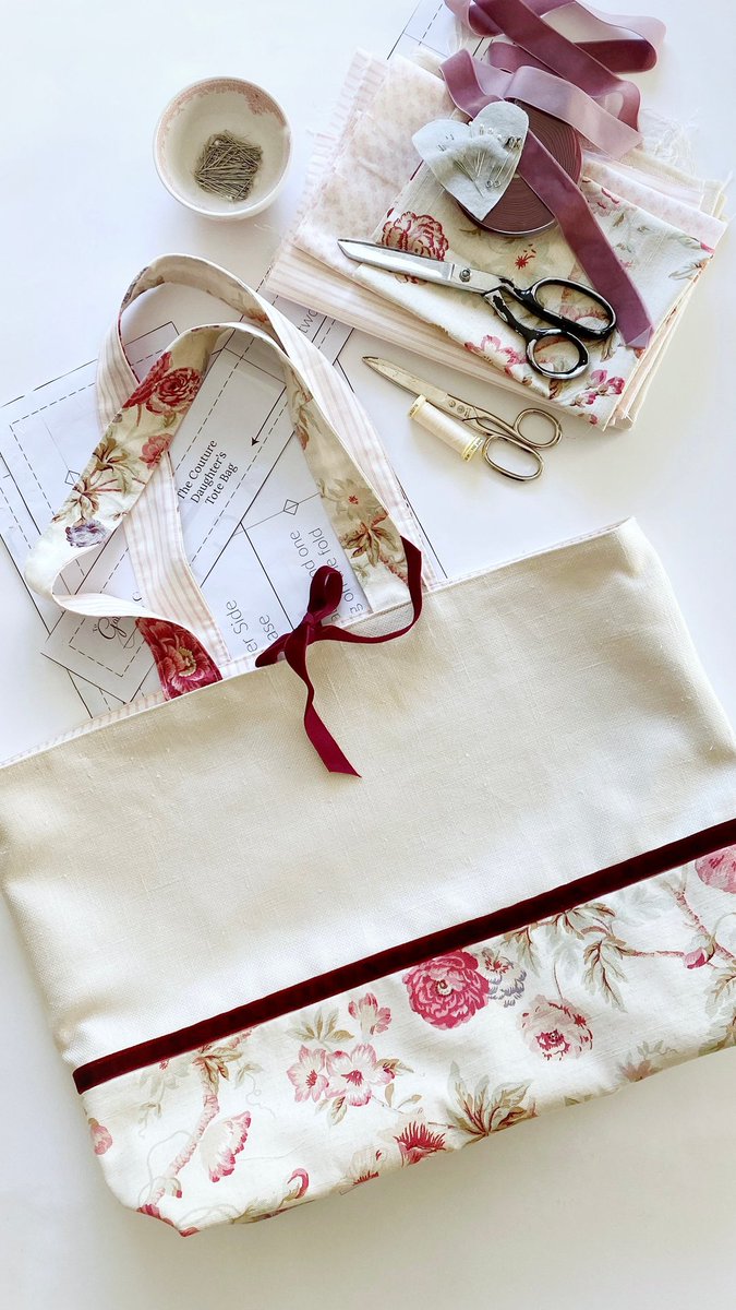 A tote bag on my sewing table, one that you can sling over your shoulder but roomy enough to fit your shopping in...
A free PDF pattern and online tutorial ✂️
togatherandstitch.co.uk/sign-up-free-t…

#tutorialtuesday