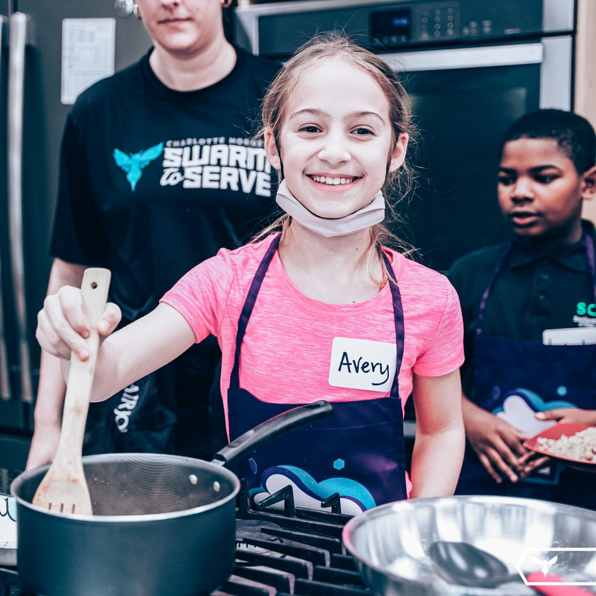hornets's tweet photo. As part of this year's #NBAFit Week, we partnered with @YMCACharlotte to host Pass the Plate presented by @BlueCrossNC! 15 kids took part in a friendly cooking competition where they learned easy, healthy recipes! π¨βπ³ https://t.co/V2T6q7mp1c