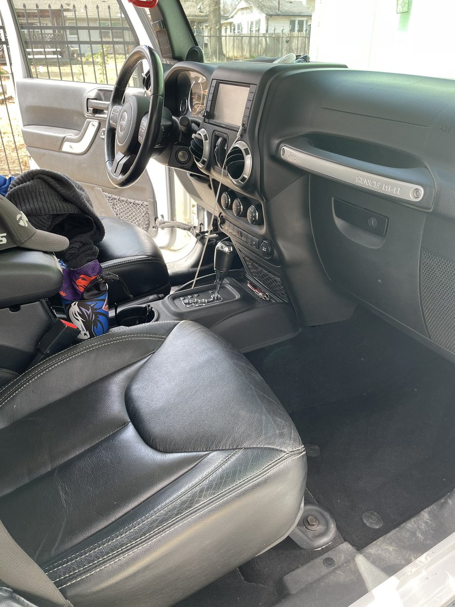 Jay_JayWarner's tweet photo. Twitter, I’m selling my Jeep Rubicon! It’s 2014 in great condition. Message me if you’re interested. Thanks! https://t.co/RGdiAwL1Xp