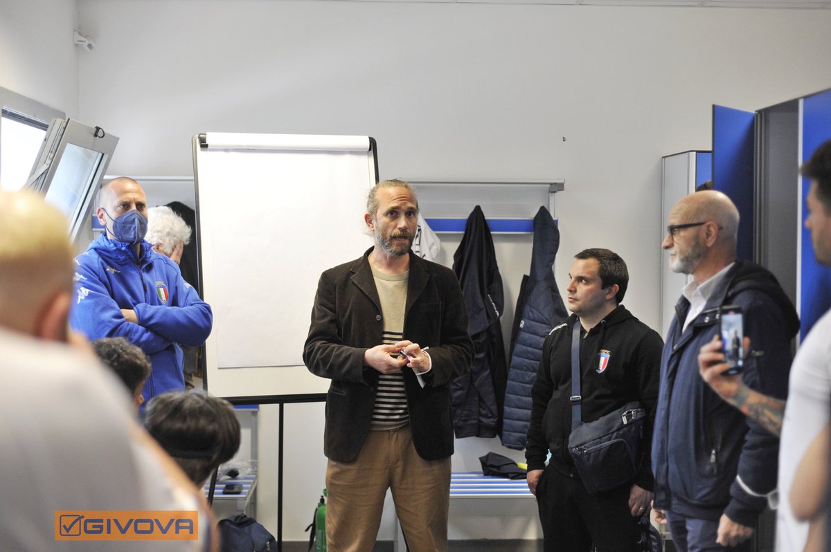 Una storia bella.
Ieri ho avuto l'onore di debuttare con la #NazionaleAttori schierata in campo contro la Nazionale Non Vedenti. Quando si dice che lo sport è un momento di aggregazione e di unione...
Grazie per questa bellissima lezione! <a href="/Fispic_official/">Fispic</a>