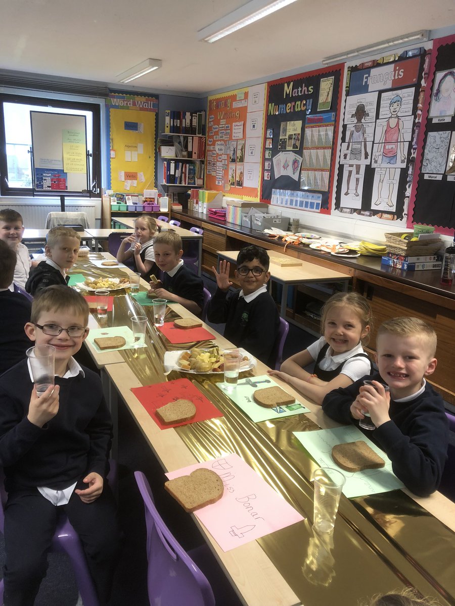 MrsCMuirCPS's tweet photo. Primary 3 had a wonderful end to their Knights and Castles topic with a medieval banquet and lots of food and games 🏰🥳 @carmondean_ps @MissBonar_ https://t.co/KBIS6X78Pe