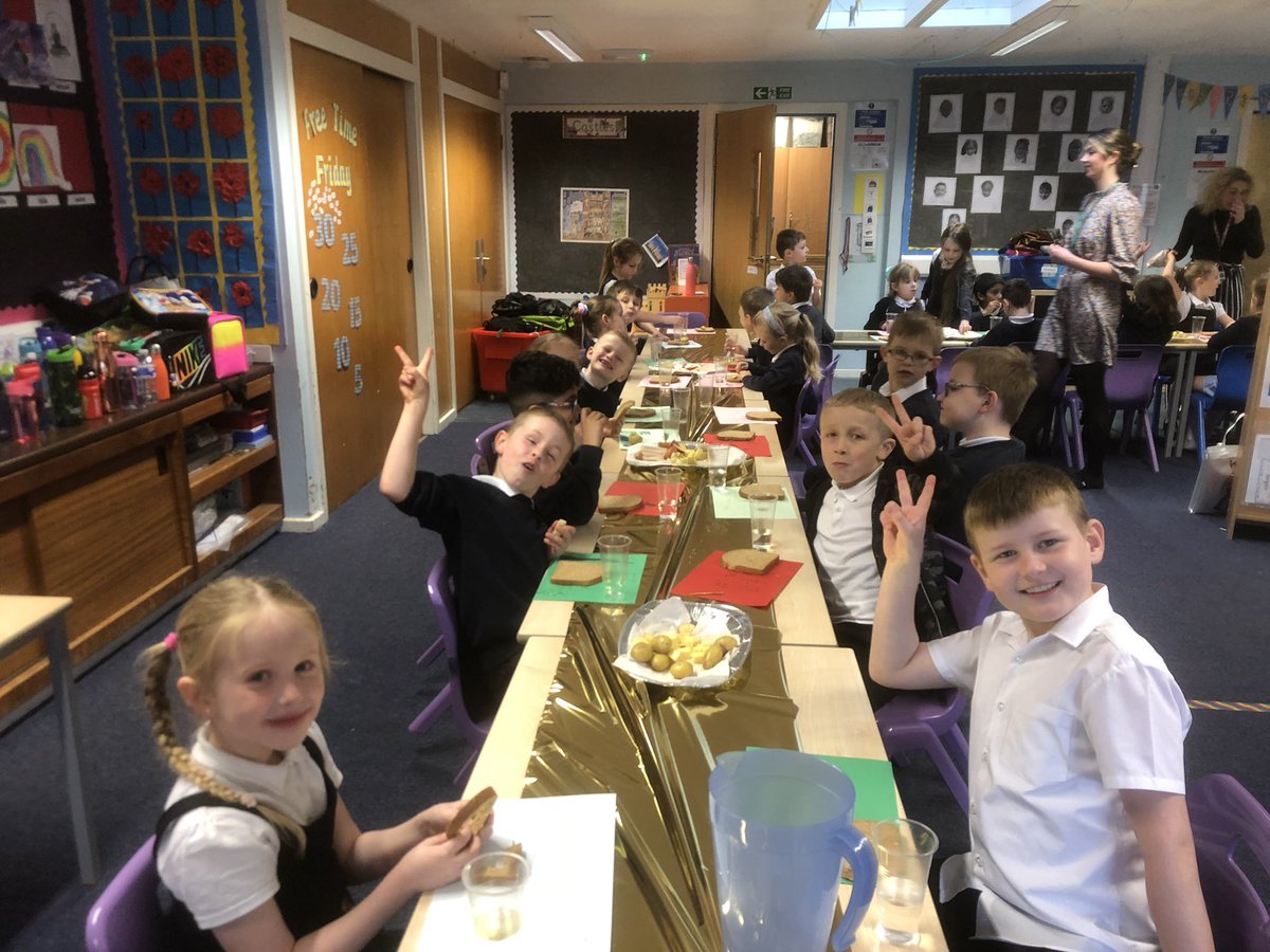MrsCMuirCPS's tweet photo. Primary 3 had a wonderful end to their Knights and Castles topic with a medieval banquet and lots of food and games 🏰🥳 @carmondean_ps @MissBonar_ https://t.co/KBIS6X78Pe