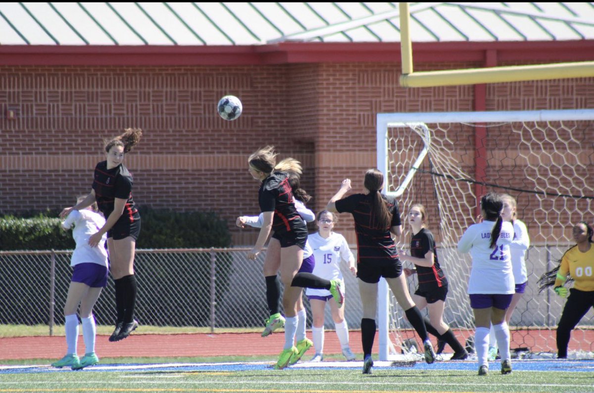 BHSLadySoccerF1's tweet image. Two heads are always better than one!!! #overmydeadbody #liveanotherday #bhsladyelks