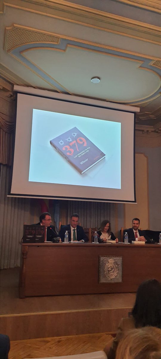 AaronRiv_JUPOL's tweet photo. Con Fernando del Corral (Vocal de #JUPOL del Consejo) en la presentación de “379.Los Crímenes de ETA sin resolver” coordinado por @daniel_portero @VictorCotobal 

“Quien no conoce su historia está condenado a repetirla”

No olvidamos a las víctimas asesinadas 

#EquiparacionYa https://t.co/4aG8oOCNiG