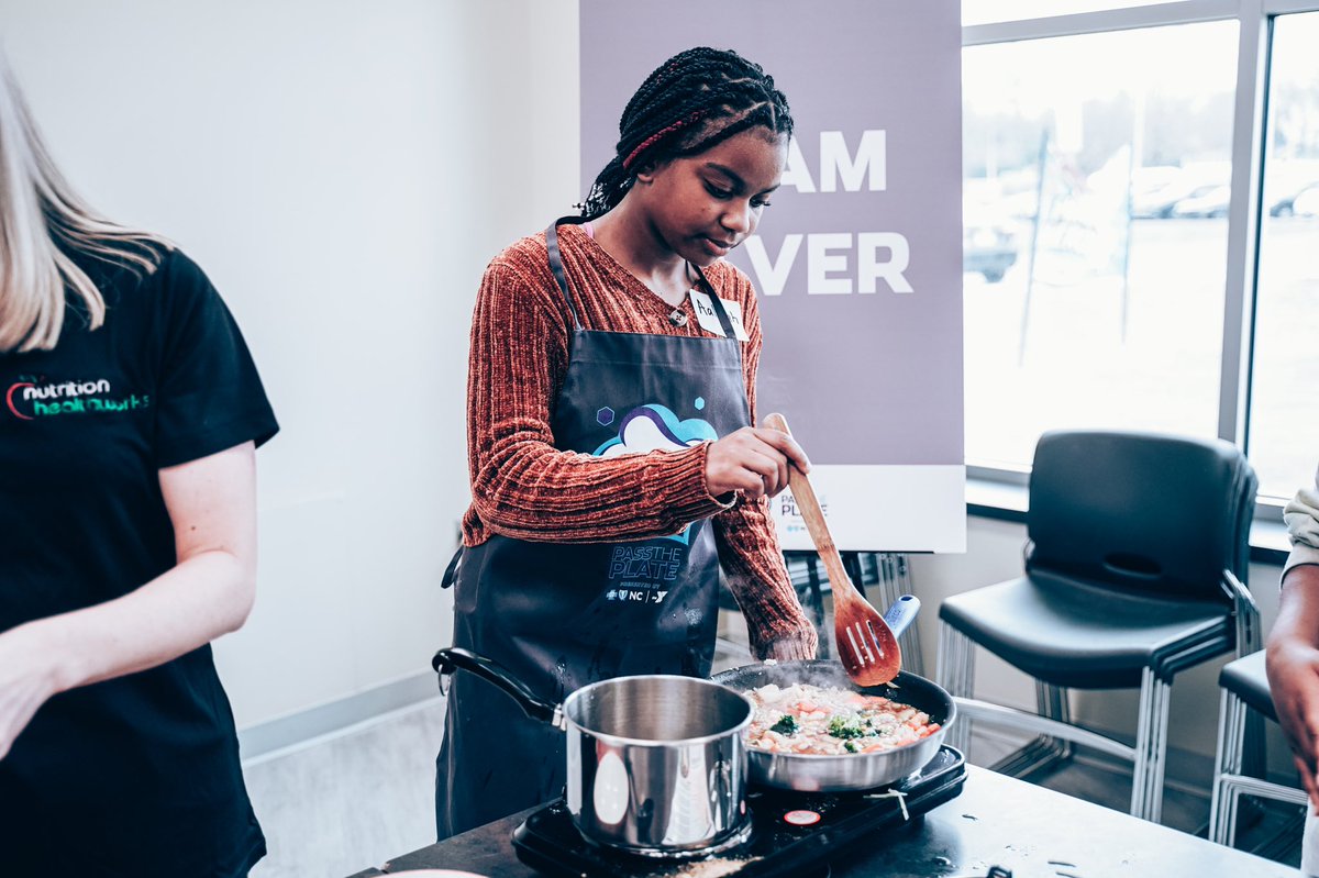 hornetcommunity's tweet photo. On day 5 of @NBA FIT week, we take a look back at our Pass the Plate event presented by @bluecrossnc π©βπ³π§βπ³
We partnered with the @YMCACharlotte to host 16 students for a cooking competition teaching them how to make easy, healthy recipes that they can replicate at home! #nbafit https://t.co/oET85H6owd