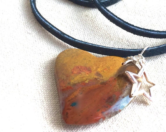 ZenCatPottery's tweet photo. Carved Stone Heart Necklace, https://t.co/IihnaXLotH via @EtsySocial #zencatpottery #etsysocial #earthyjewelry #jewelryredheart https://t.co/nwCiiEkRe5