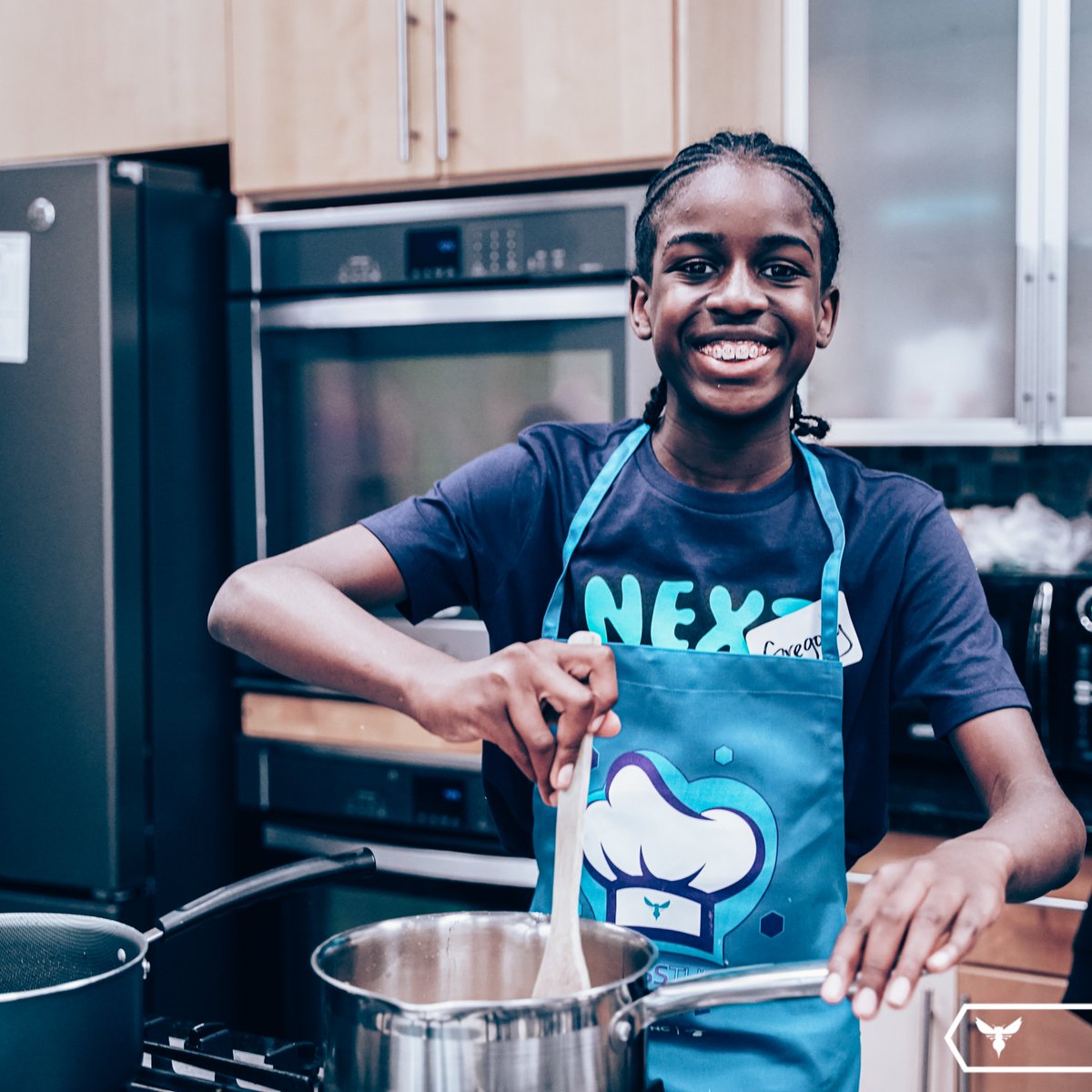 hornets's tweet photo. As part of this year's #NBAFit Week, we partnered with @YMCACharlotte to host Pass the Plate presented by @BlueCrossNC! 15 kids took part in a friendly cooking competition where they learned easy, healthy recipes! π¨βπ³ https://t.co/V2T6q7mp1c