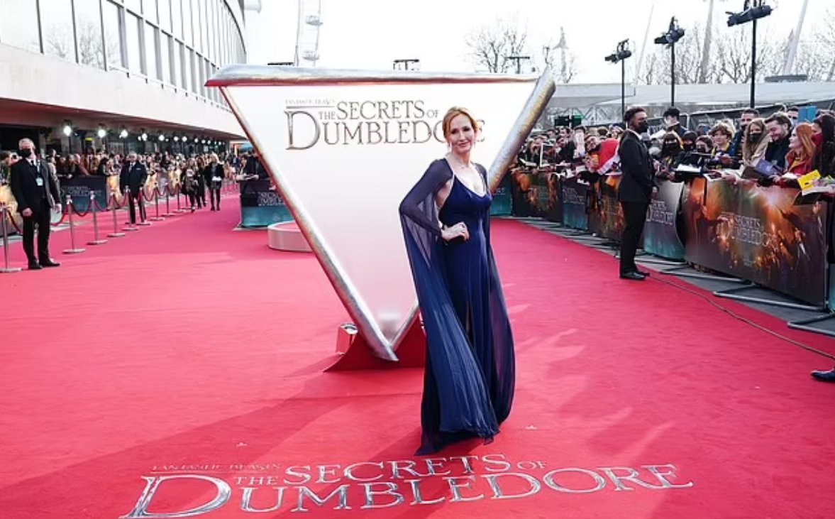 8RosarioSanchez's tweet photo. In her rightful place. The entire Harry Potter wizarding world exists because of her. So great to see you shining and recognised for all you hard work, @JK_Rowling! https://t.co/MQMjgRZsbO