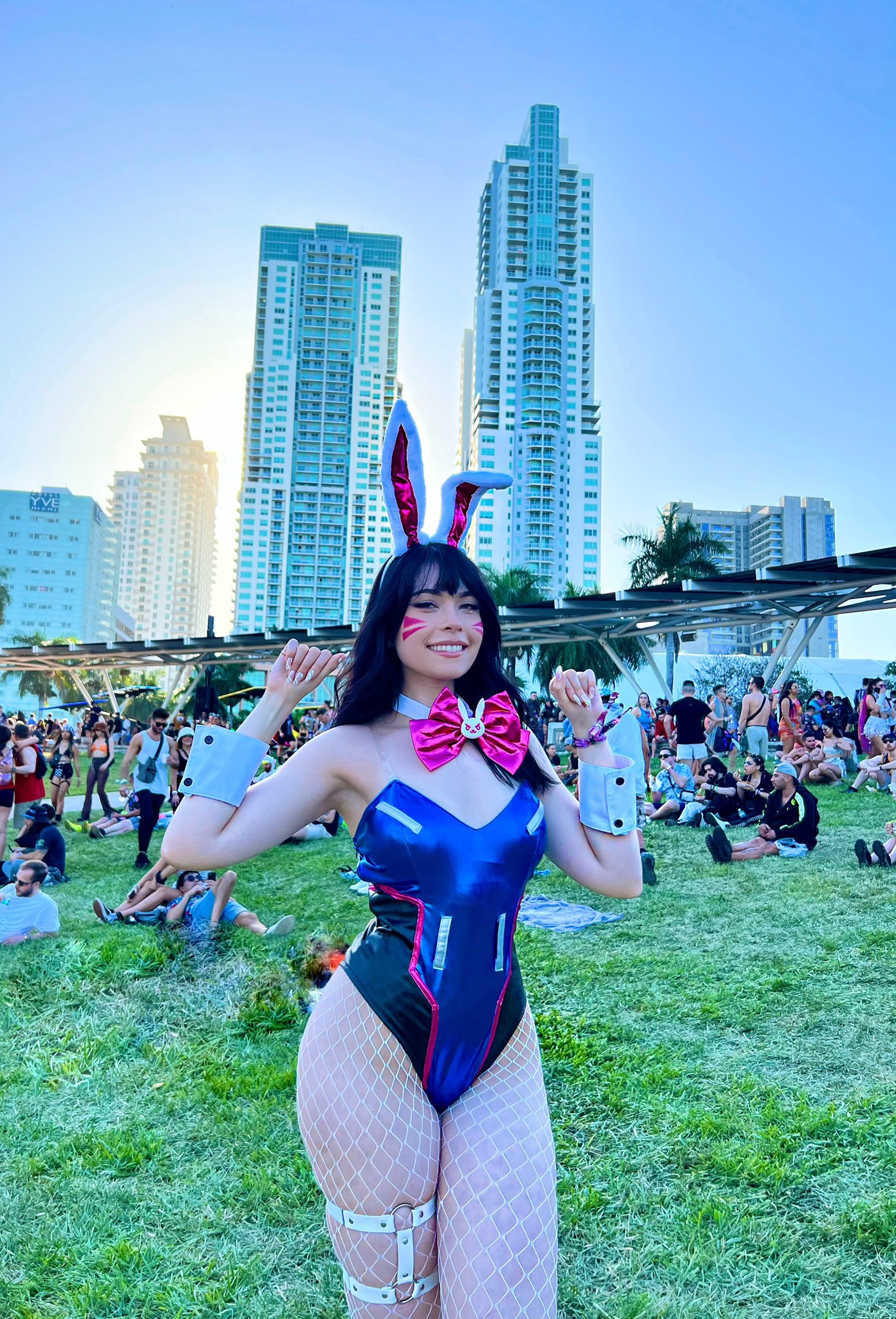rave bunny https://t.co/79HLNdKRwB ftw! https://t.co/28Y2E3BIJE