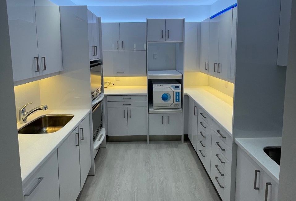 archerdentalca's tweet photo. The in-house lab at Archer Dental Rosedale is the stuff of dreams. Some of the appliances weren't available ten years ago. This next generation gadgetry makes dental offices safer, more comfortable and more efficient. #dentallab #dentist #Torontodentist, #dentalclinic https://t.co/6cEuSlguQw