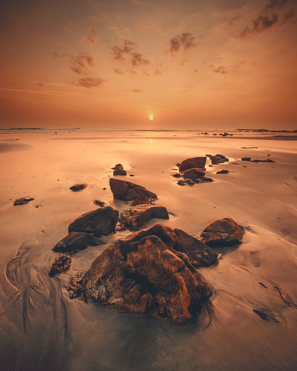 PaulLittlephoto's tweet photo. Last nights sunset along the road at Baleshare beach looking out to the Atlantic 🌅
#VisitScotland #Canon #leefilters #scotland #sunset #beach #orange #visithebrides #hebrides #uist https://t.co/HoBfJgamhE