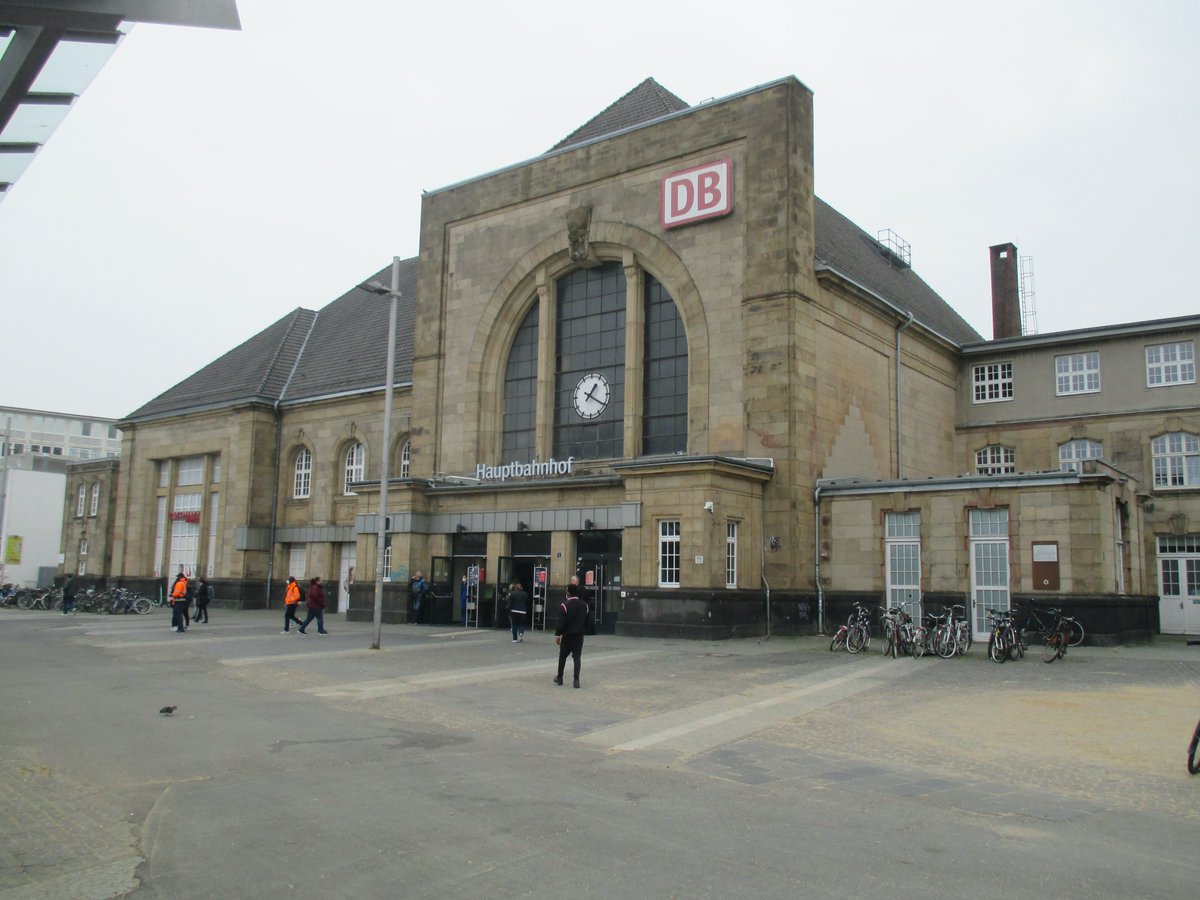 HistorianBlood's tweet photo. #TuesdayTrain and Bunker day - Möänchengladbach
A day trip, testing the Panzer-bandage and the disability travel permit. Then and scenes of the past. https://t.co/ZMEhcm1irh