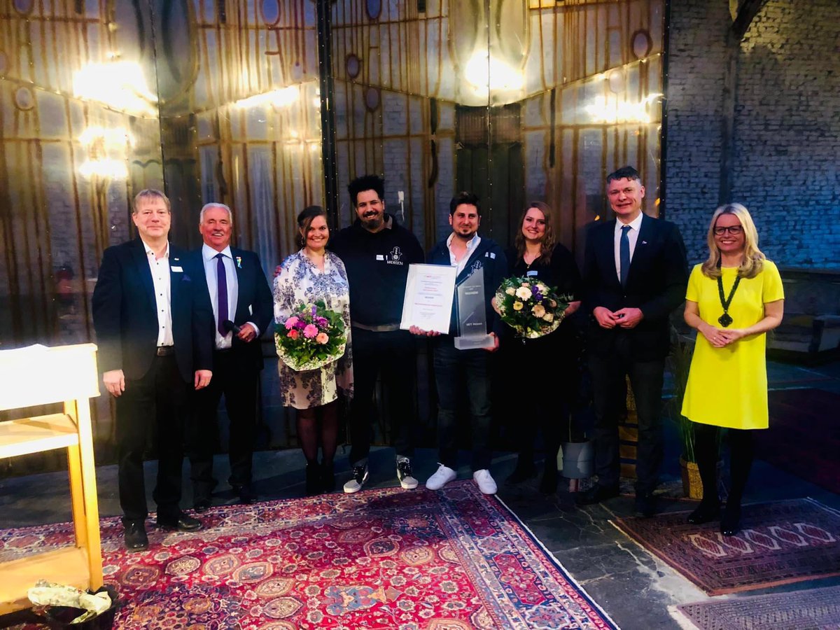 MIT_Neuss Unternehmer des Jahres 2021 #mohem und den Unternehmern Mohcine Allaoui &amp; Hemen Karim Herzlichen Glückwunsch 🍾 mit unserer MIT Landesvorsitzenden <a href="/angierwinmdl/">Angela Erwin</a> und dem Laudator <a href="/JoergGeerlings/">Jörg Geerlings</a> Dr. Jörg Geerlings sowie unserem Gast aus Berlin Hermann <a href="/groehe/">Hermann Gröhe</a>