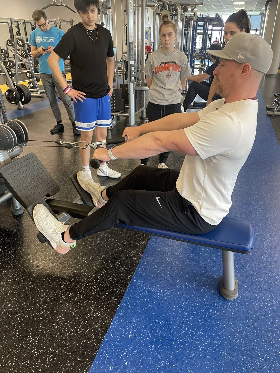 Big thank you to coach Harte for coming out and showing us our new off season circuits! Hawk 💪 this summer! #harperhoopsrising