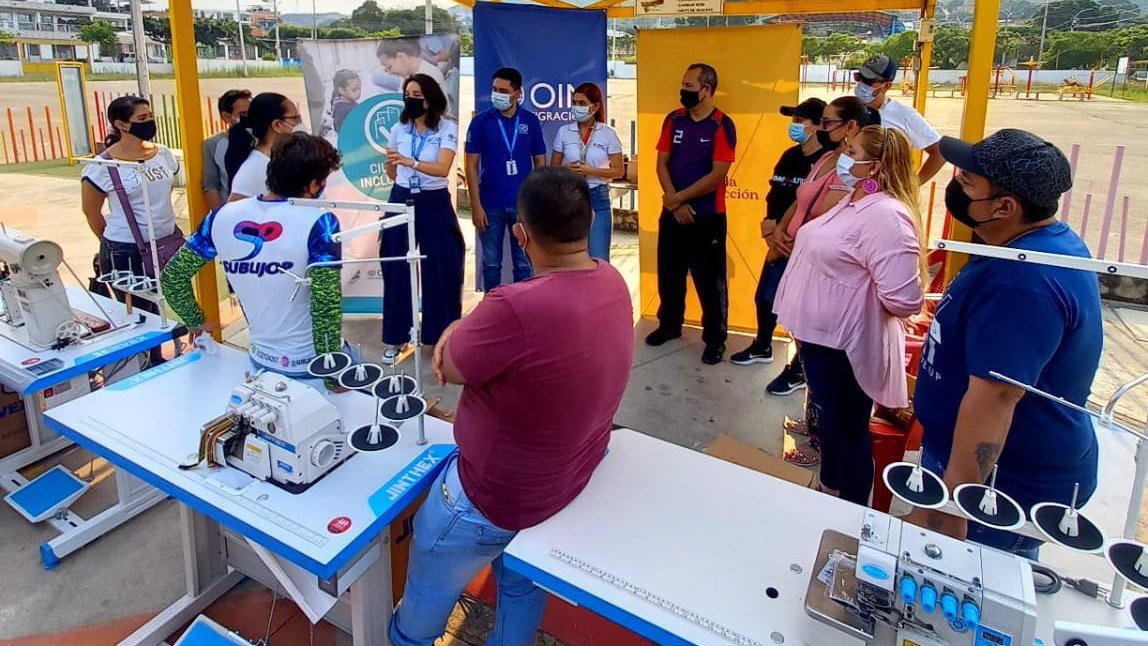 OIMColombia's tweet photo. En las ciudades de #Cucúta y #VilladelRosario, se realizó la entrega de insumos y dotaciones a emprendimientos de población migrante y refugiada 🇻🇪 y retornados 🇨🇴. https://t.co/FinKG2G14r
