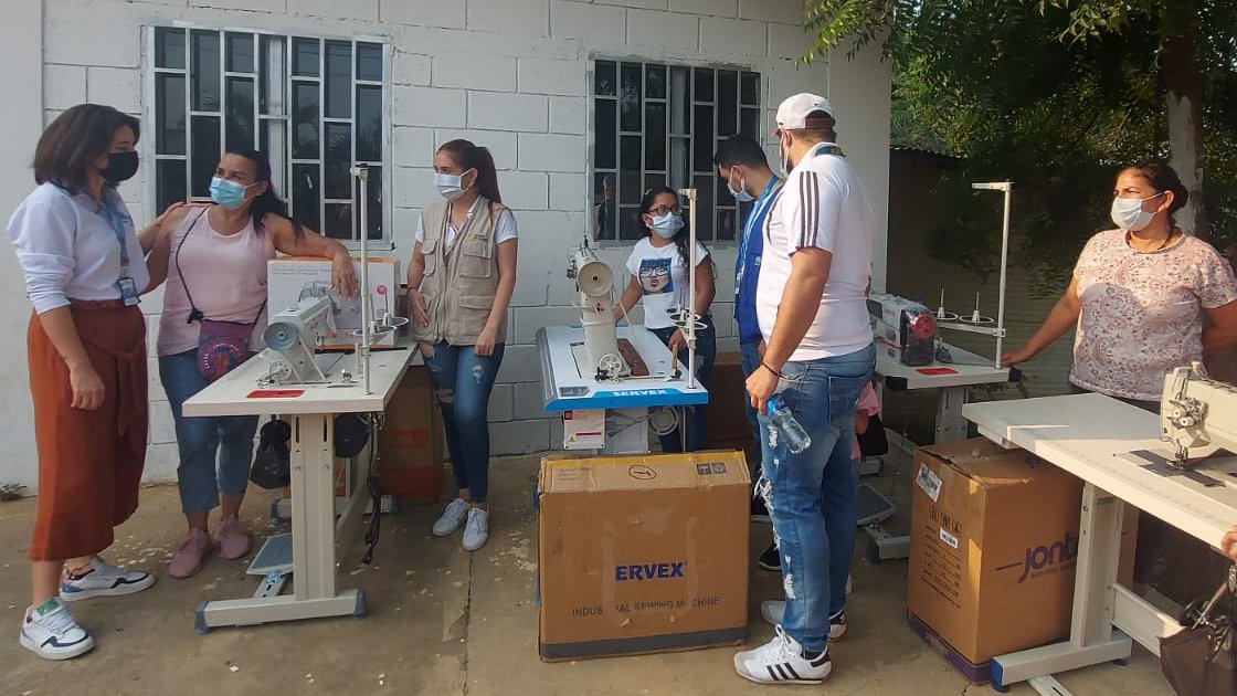 OIMColombia's tweet photo. En las ciudades de #Cucúta y #VilladelRosario, se realizó la entrega de insumos y dotaciones a emprendimientos de población migrante y refugiada 🇻🇪 y retornados 🇨🇴. https://t.co/FinKG2G14r