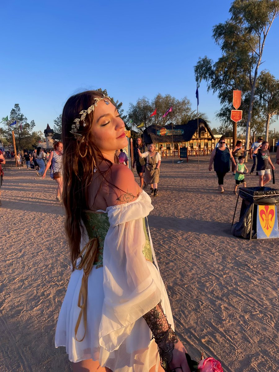 chrissyvitoloo's tweet photo. •”give light &amp; the darkness will disappear”• 🧚‍♀️✨ https://t.co/BGBeENGEVH
