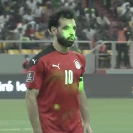 Es una vergüenza que esto siga pasando en los estadios y que la FIFA lo permita. Así pateó Mo Salah su penal.
