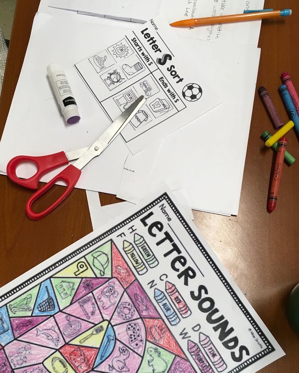 LitProfSuz's tweet photo. Phonemic awareness activities can be hands-on as K2 Literacy teacher candidates found out @kstatecoe @ksuedcats #foundationsofreading #scienceofreading https://t.co/ubKMDe9XAM