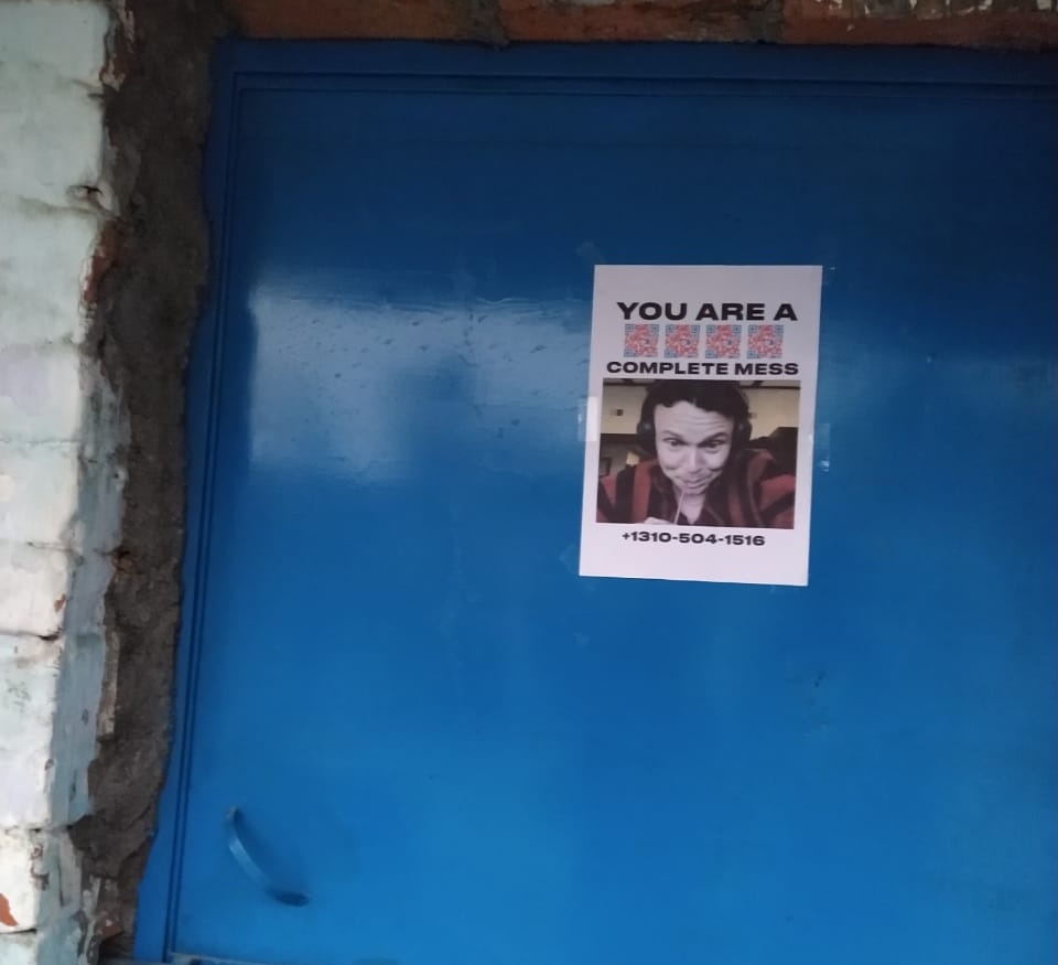 antariksha22's tweet image. I had them stick all over my place, my neighbours are just so lucky to see four 4 Aussie boys in their neighborhood 😌 #COMPLETEMESS