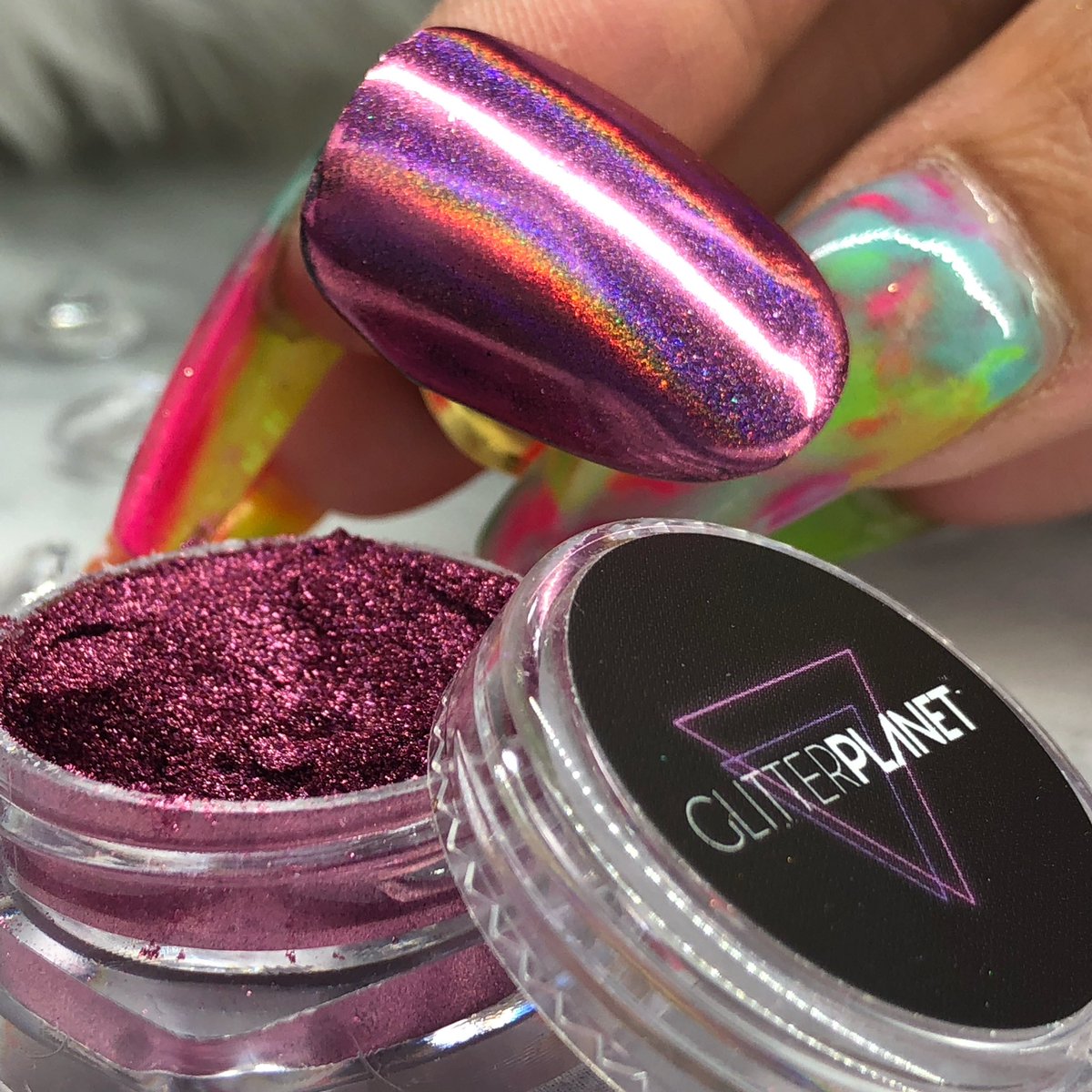 Holo pink Pigment is a MOOD 🐽 <a href="/glitterplanetuk/">Glitter Planet</a> #glitterplanetuk #pinknails