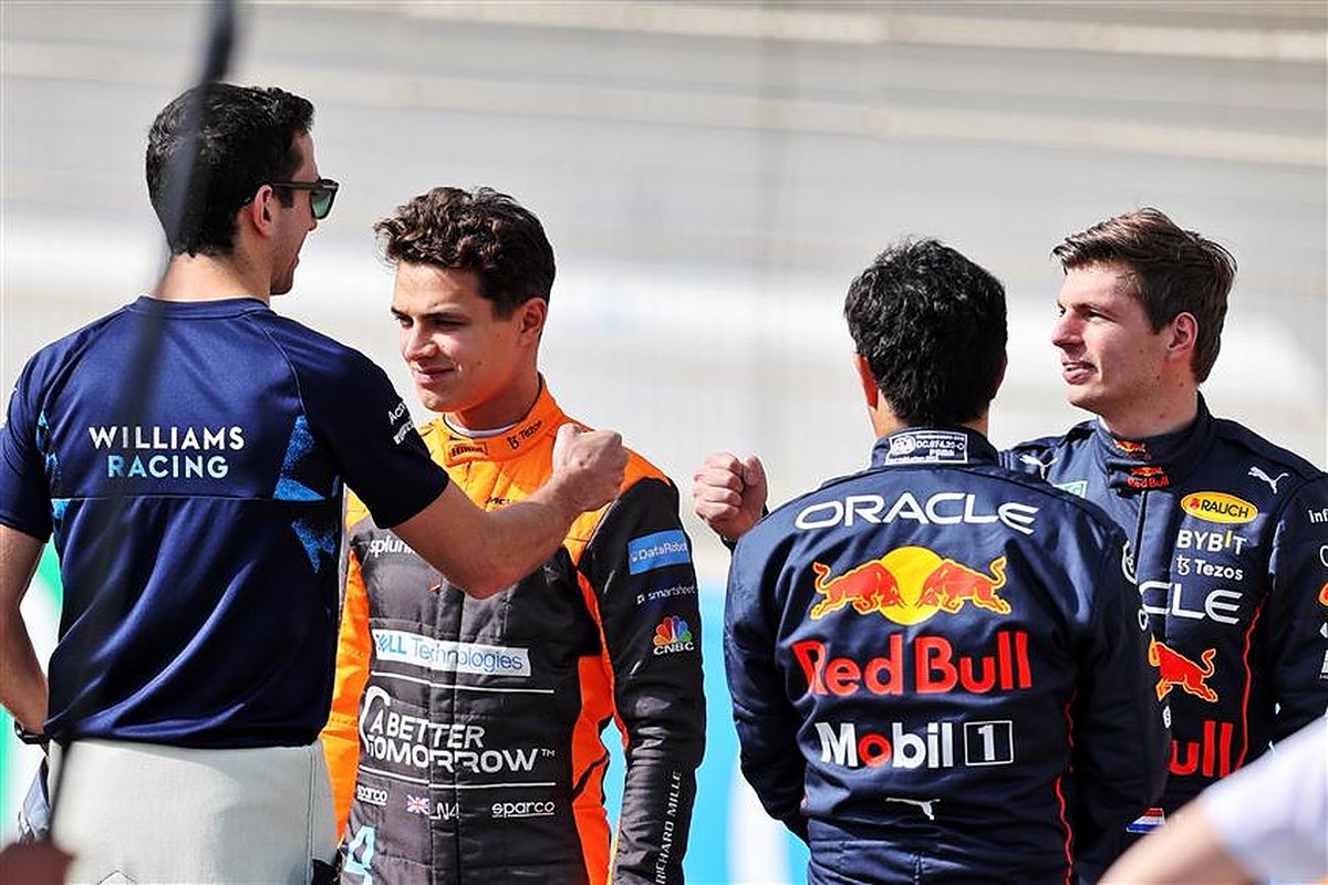 F1Krampon's tweet photo. Max Verstappen:

"Drive to Survive'ı beğenmedim ve beğenmeme sebebim benimle alakalı bile değil. Lando ve Daniel ile ilgili. İkisi de çok iyi insanlar. Fakat ekranda Lando birazcık "pislik" gibi yansıtılmış ve gerçekte kesinlikle öyle birisi değil." https://t.co/6RuquxQ1Tj