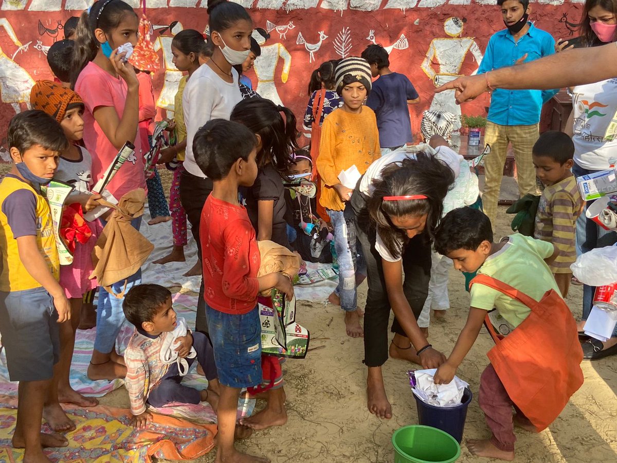peepaltree_'s tweet photo. #SwachhSurvekshan2022SDMC
#SwachhSurvekshan2022
SDMC SZ DC @Ankita1988 @ITCWOW in association @PeepalTree_ organised an awareness workshop for children from less privileged homes, at Project Asmita, in Asiad Village.#cleanliness #WasteSegregation https://t.co/tfXh4fC1t3