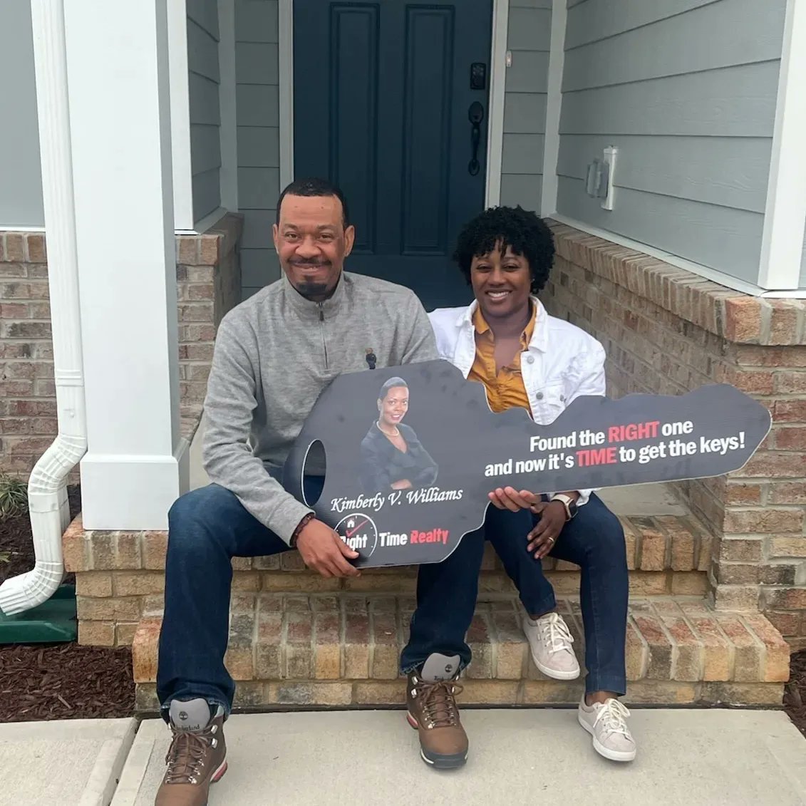 TimeToBuyaHouse's tweet image. 𝗜𝘁'𝘀 𝗖𝗟𝗢𝗦𝗜𝗡𝗚 𝗗𝗔𝗬!!
After viewing quite a few homes I knew what it would take to turn Montressa and Tony's frown upside down! Congratulations to the Ruffins on their beautiful new home! 
#EXPERIENCEMATTERS #KimSellzHouses #RightTimeRealty #Realtor  #Raleigh #Durham