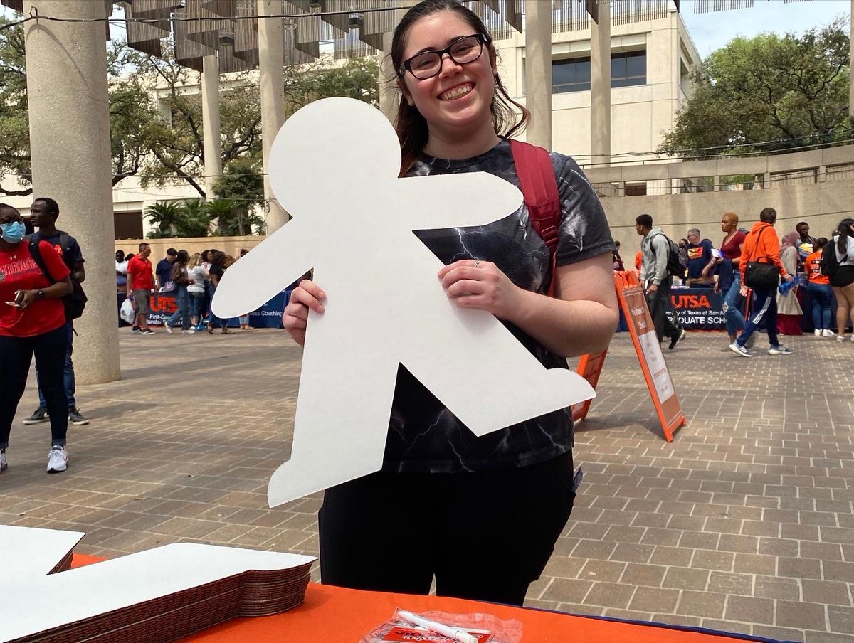 utsafosteringfp's tweet photo. The FESC had a great time helping students register for summer classes at the Summer Registration Kickoff Event!😎☀️🍉
#birdsofsummer https://t.co/gHP9t2nyz7
