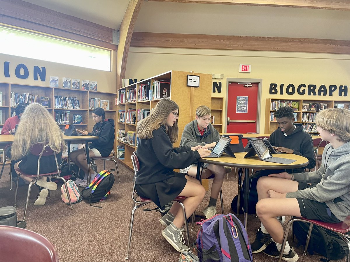 MrsLaylaGilbert's tweet photo. #GameTime Week 2! We’re focusing on #RI82 today and determine the #Centralidea & writing #objective summaries! Thanks @nearpod for the pre-made lesson that I was able to edit! ❤️#WestisBest #LCSDExcellence https://t.co/gFkd1Z5eJk