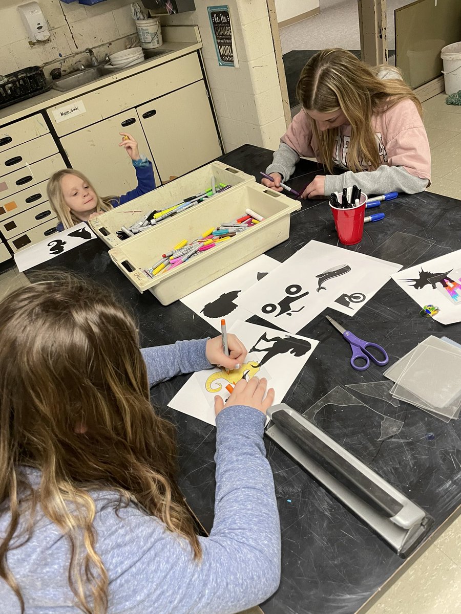 Ms_Martin_Art's tweet photo. Had a blast making shrinky dinks with future 7th graders at OVMS! #beawesometoday https://t.co/Jwqkp8YgjA
