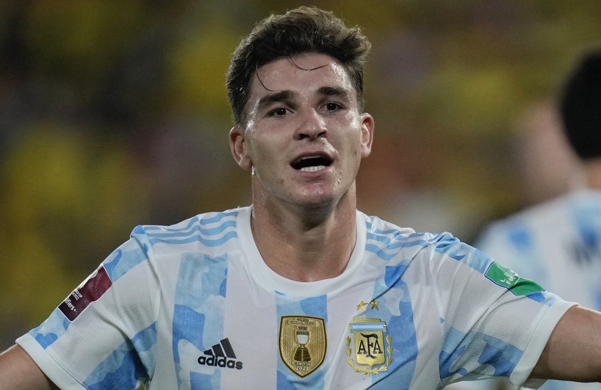 FernandoGuarini's tweet photo. Álvarez (gol incluido), Montiel, Martinez Quarta, Rodríguez, Palacios y Ocampos en cancha. Lanzini, Boyé y Armani en el banco. River y la Selección Argentina, pasado, presente y futuro. https://t.co/0H35cNF47W