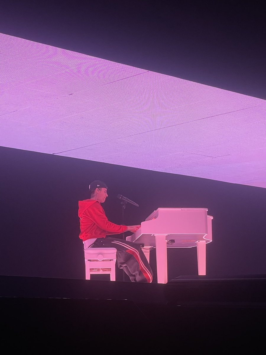 beliebinteam's tweet photo. OMG https://t.co/C2nBYsOxer