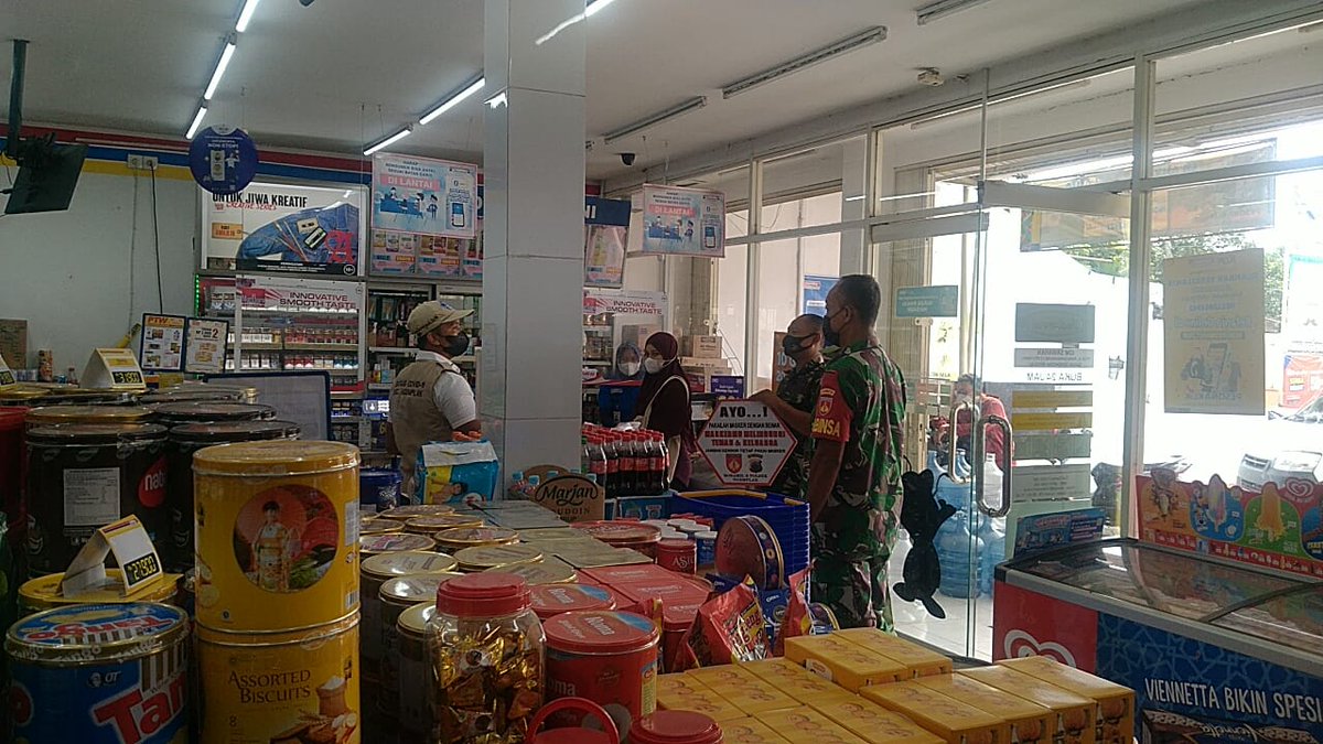 11Ngemplak's tweet photo. 3 Orang anggota Koramil 11 Ngemplak DPP sertu Didik TW bersama tim satgas Covid 19 kecamatan melaksanakan patroli yustisi prokes di swalayan Ds.Donohudan kec.Ngemplak
@kodimboyolali 
@KoremSolo https://t.co/TN6XSeY4Fk
