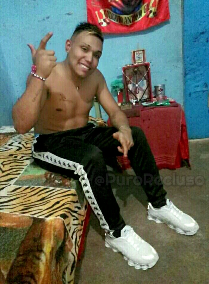 PuroRecluso's tweet photo. ____________
🔥ABNER🔥

Ricura de convicto que sigo teniendo el placer de comer (4)

Síguenos @PuroRecluso
❤️✓
🔂✓ https://t.co/X2TTrUqzsP