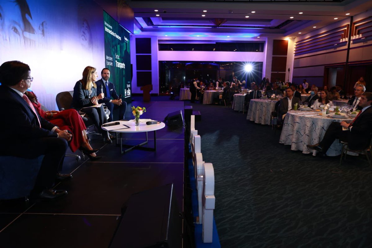 MinTransporteCo's tweet photo. #AEstaHora la Ministra de Transporte, @orozco_angela, acompaña la entrega de los reconocimientos intermediarios financieros «Dejando Huella en los Territorios» organizado por @Findeter. https://t.co/wHOA77KsEH