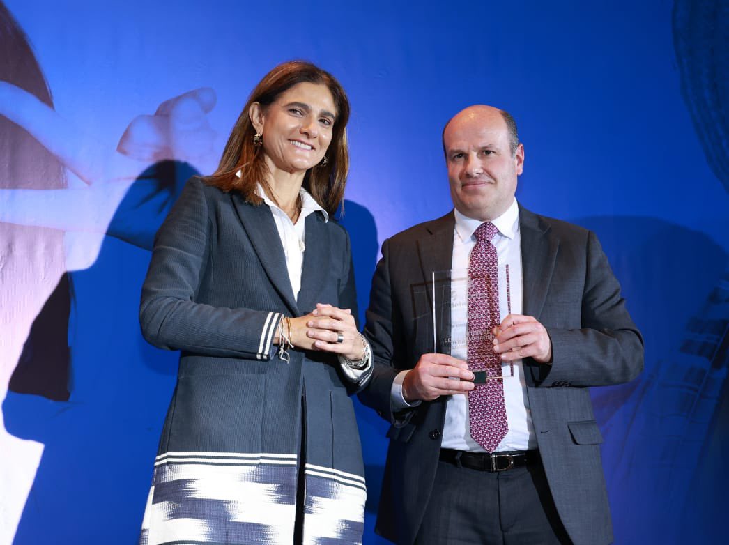 MinTransporteCo's tweet photo. #AEstaHora la Ministra de Transporte, @orozco_angela, acompaña la entrega de los reconocimientos intermediarios financieros «Dejando Huella en los Territorios» organizado por @Findeter. https://t.co/wHOA77KsEH
