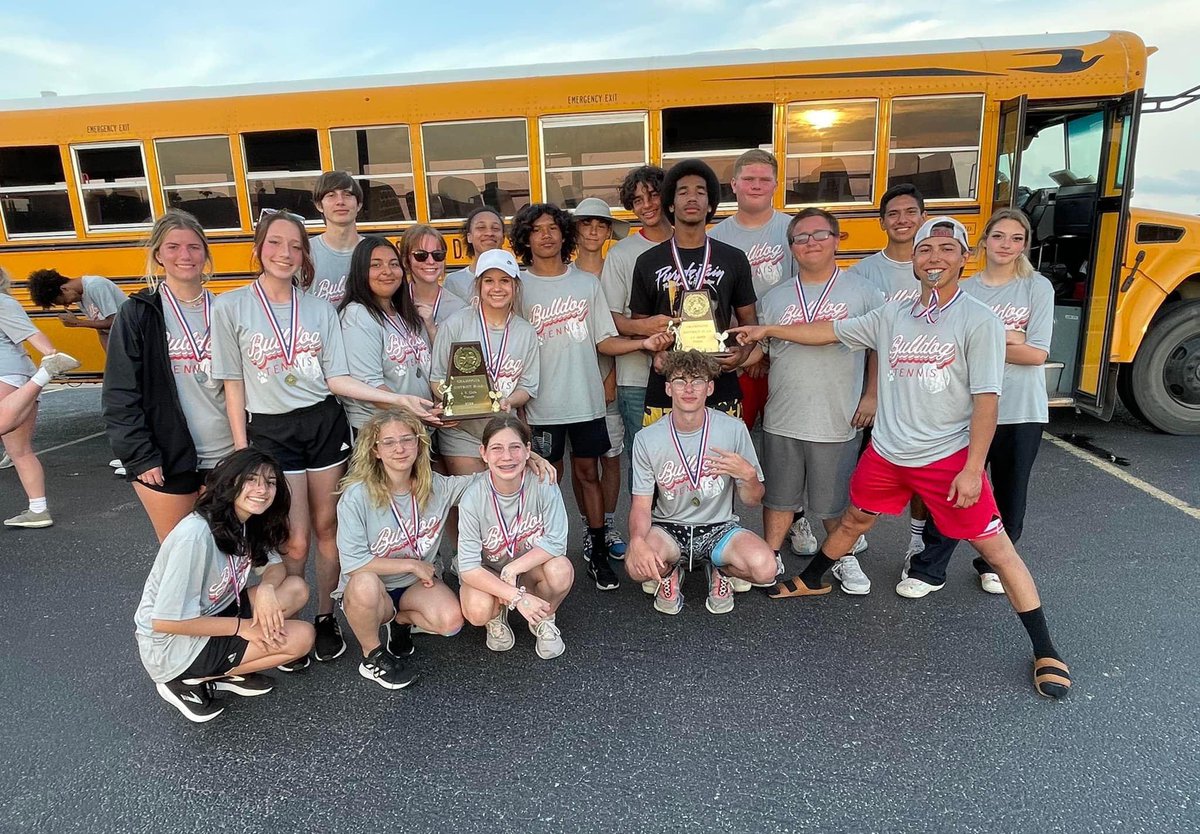 TamaraBednorz's tweet photo. TR Tennis representing! JV girls - District Champs, JV Boys - District Champs, &amp; Varsity Girls - District Champs! #AlwaysCompete https://t.co/Fz5FSZGRnZ