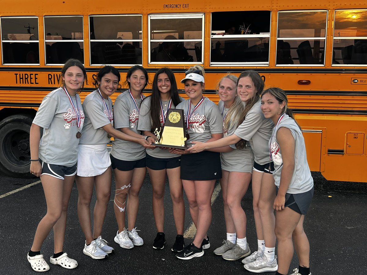 TamaraBednorz's tweet photo. TR Tennis representing! JV girls - District Champs, JV Boys - District Champs, &amp; Varsity Girls - District Champs! #AlwaysCompete https://t.co/Fz5FSZGRnZ