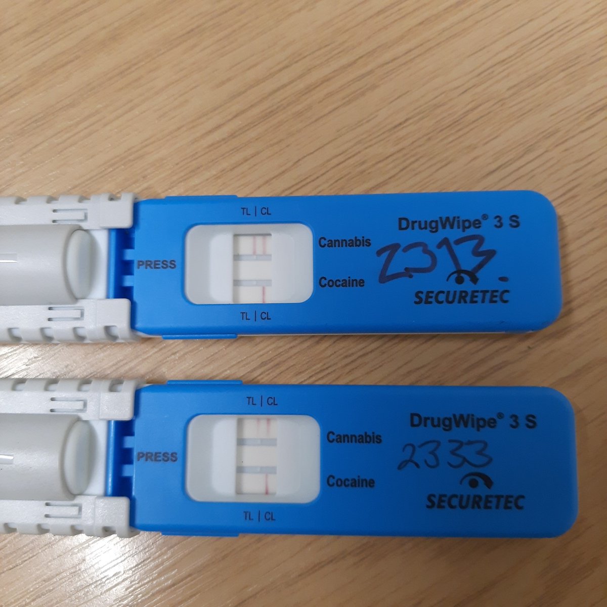 tvprp's tweet photo. Two drivers off the road this evening and in custody from vehicle stops on Banbury Road and the Northern bypass in Oxford by #Oxoncshift for positive drug wipes for Cannabis. #Fatalfour #Oxoncshift #P4245 #SC9410 #P5739 #P5600 https://t.co/JsyyCegiek